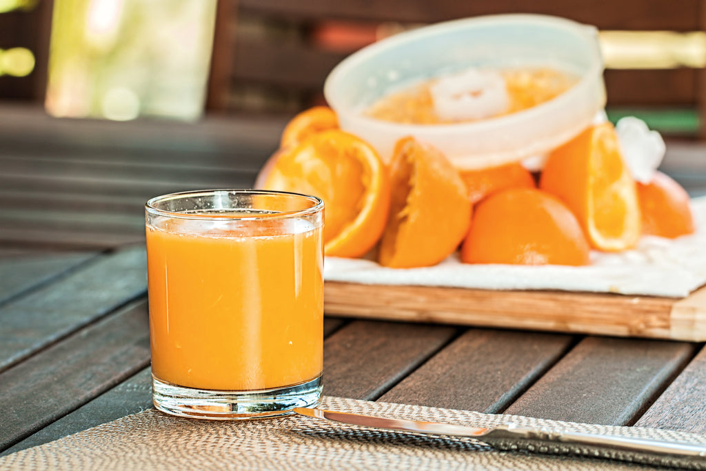Jus d'orange fraîchement pressé, pur jus, en Bag-in-Box de 5 litres avec robinet verseur