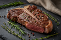 T-Bone Steak vom NÖ Weiderind, vom Meisterfleischer Hödl in knapp 250 Gramm starke Cuts zerlegt, nur in Direktzustellung Wien und Wien Umgebung